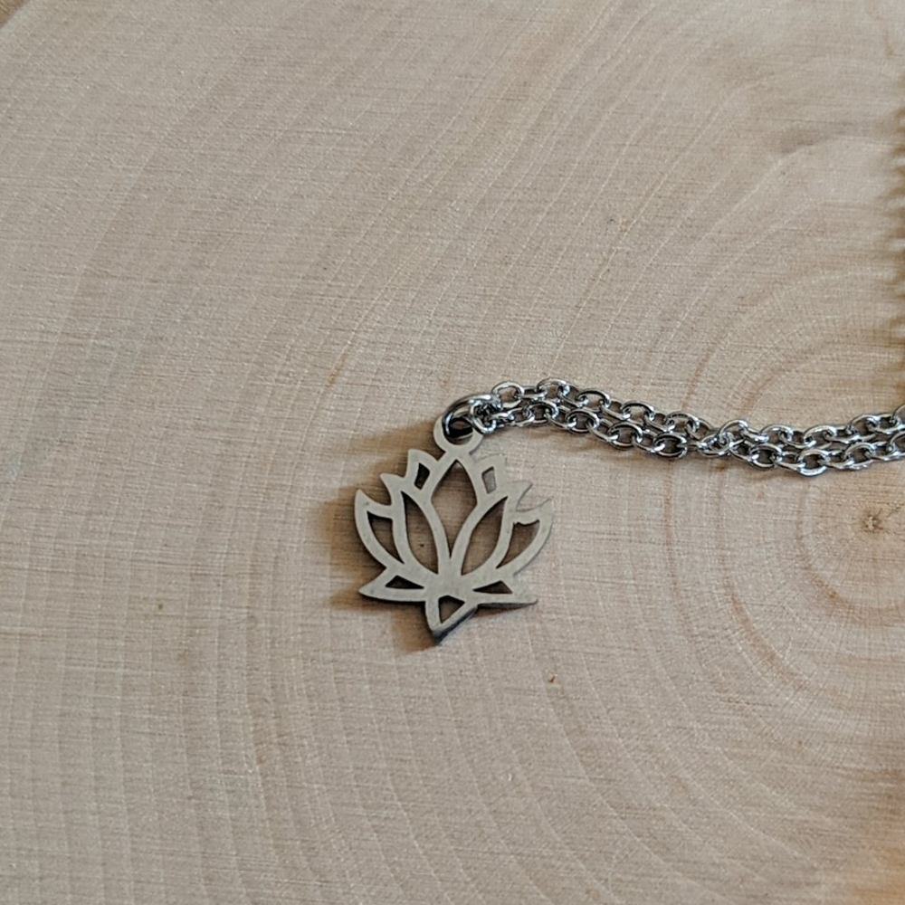 Stainless Steel Lotus Flower Necklace Silver Women's Jewelry - Picture 6 of 7